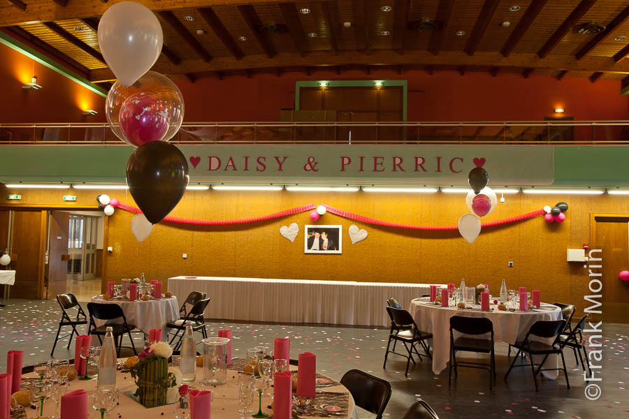 La décoration de la salle du banquet