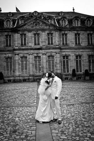 Les mariés au palais des Rohans Strasbourg en noir et blanc