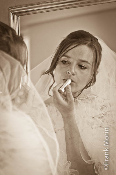 La Mariée dans son miroir pour se maquiller
