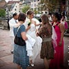 Portrait de couple de mariés dans les rues de Strasbourg