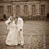 Portrait de couple de mariés dans les rues de Strasbourg