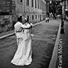 Portrait de couple de mariés dans les rues de Strasbourg