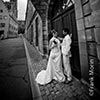 Portrait de couple de mariés dans les rues de Strasbourg