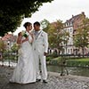 Portrait de couple de mariés dans les rues de Strasbourg