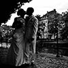 Portrait de couple de mariés dans les rues de Strasbourg