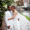 Portrait de couple de mariés dans les rues de Strasbourg